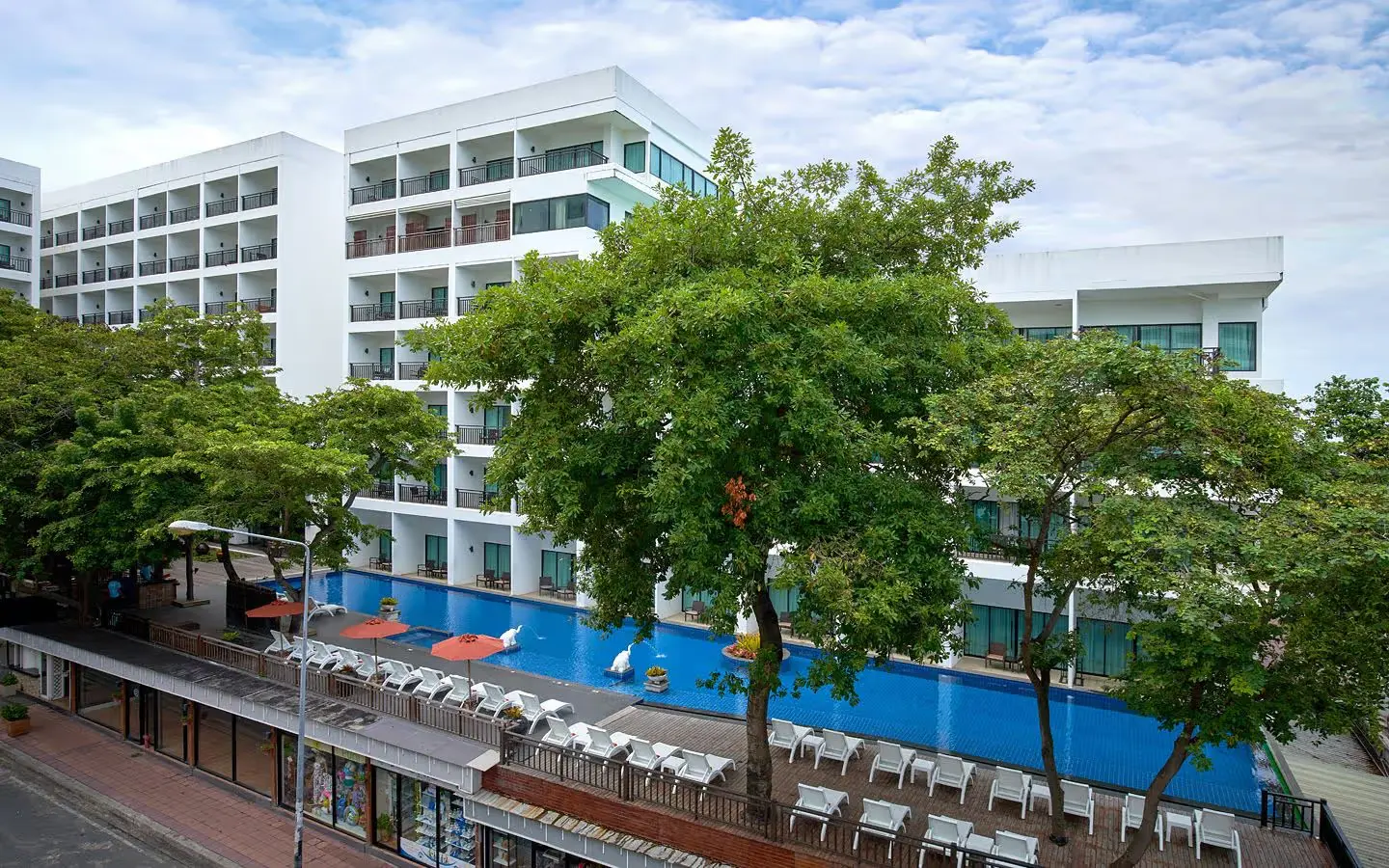 Cosy Beach Hotel 4*